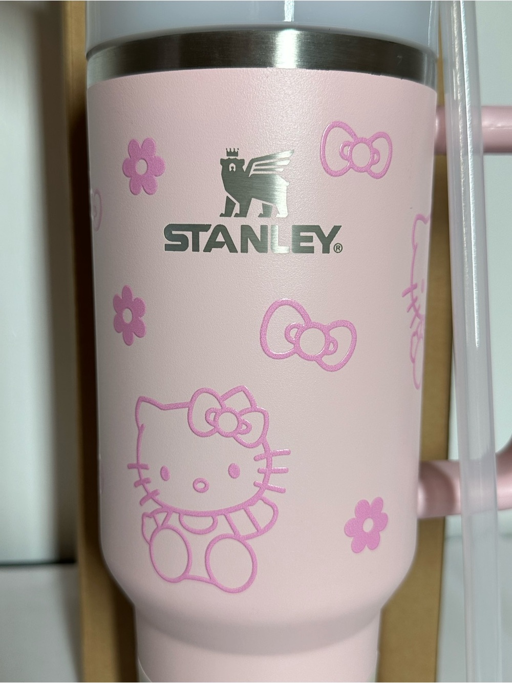 Hello Kitty Flowstate 40 oz. Quencher Pink on Pink NIB - Picture 3 of 6